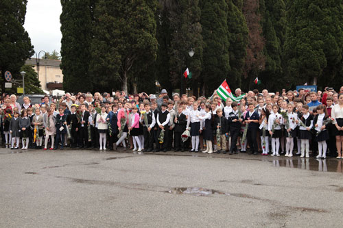 В городе Пицунда установлен государственный флаг РА (4)
